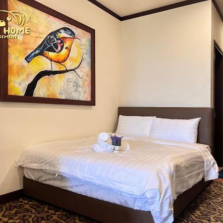 Riviera Hotel By Owner Malacca Exterior photo